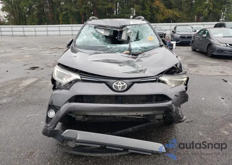 2017 Toyota Rav4 Xle z USA, uszkodzony, nr VIN JTMWFREVXHJ706514
